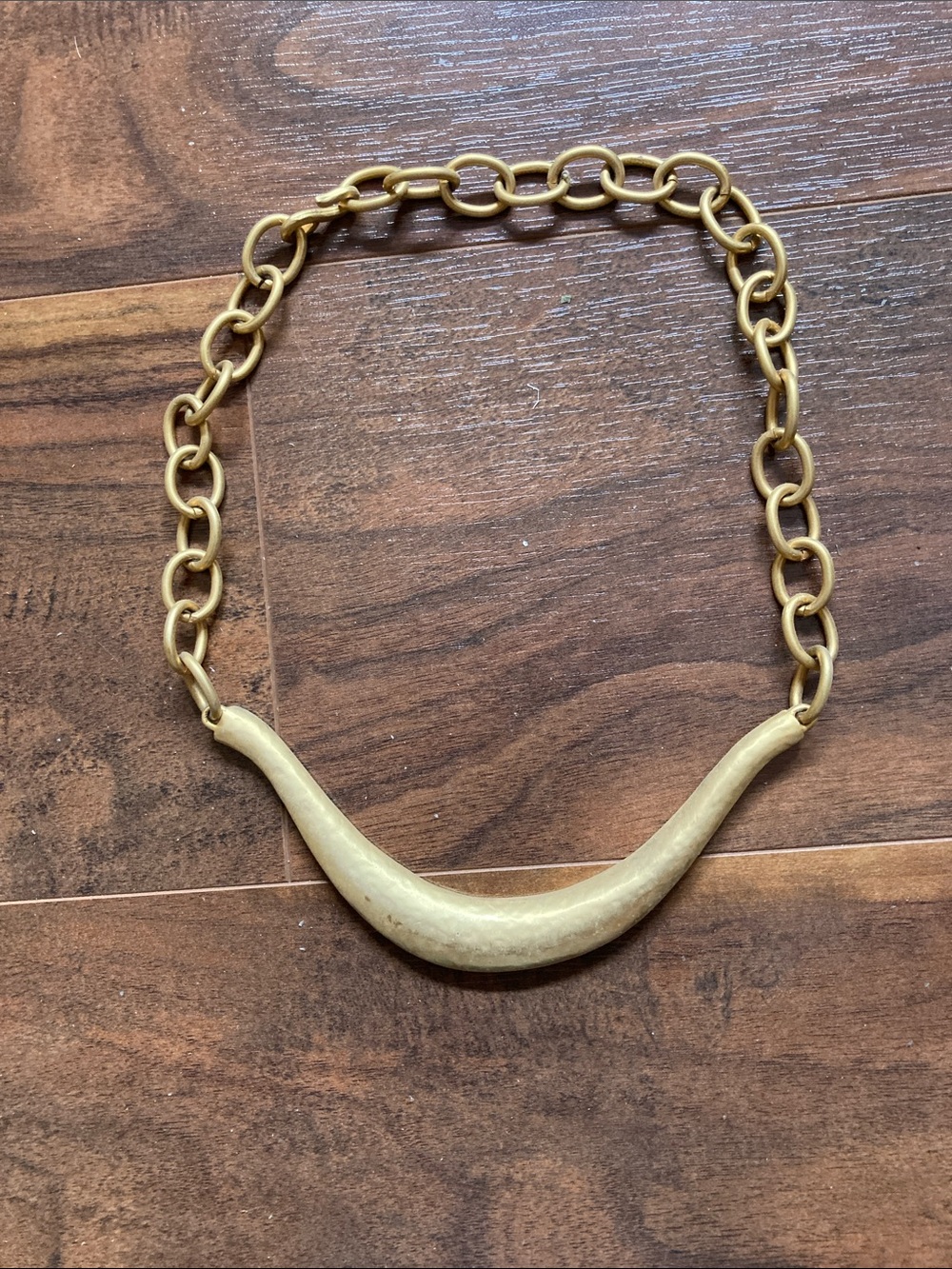Matte Gold Curved Pendant Link Necklace - Women